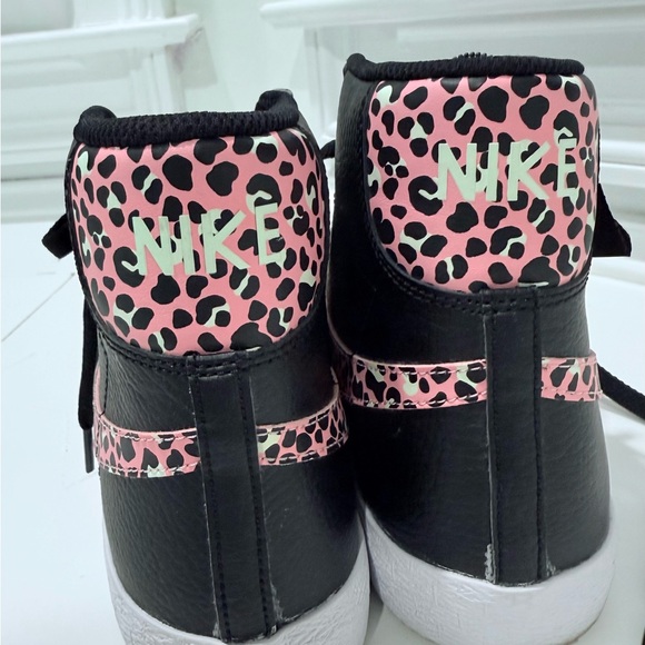 Nike high tops Kids Black and Pink Leopard Sneakers - Picture 3 of 6